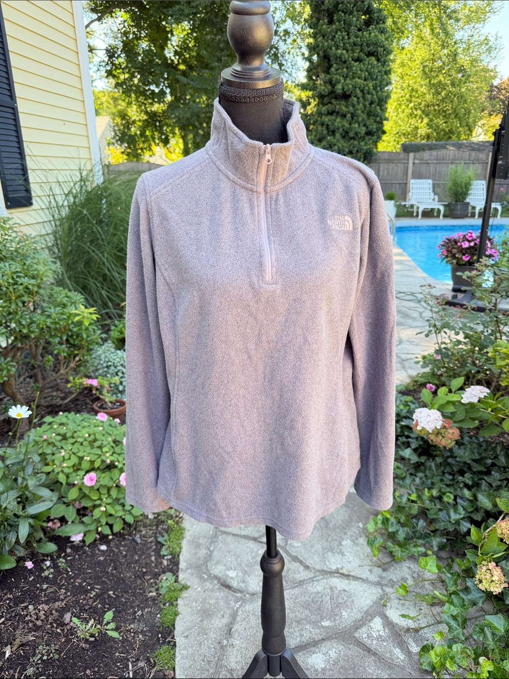 The North Face Women’s L Quarter Zip Fleece gray Pink Pullover